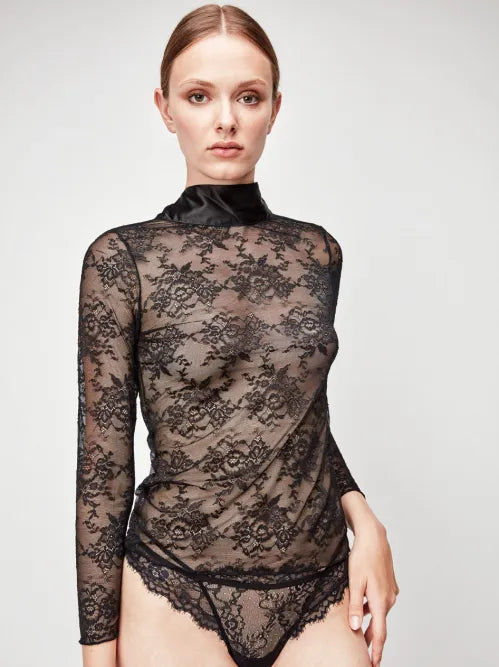 T-shirt en dentelle semi-transparente