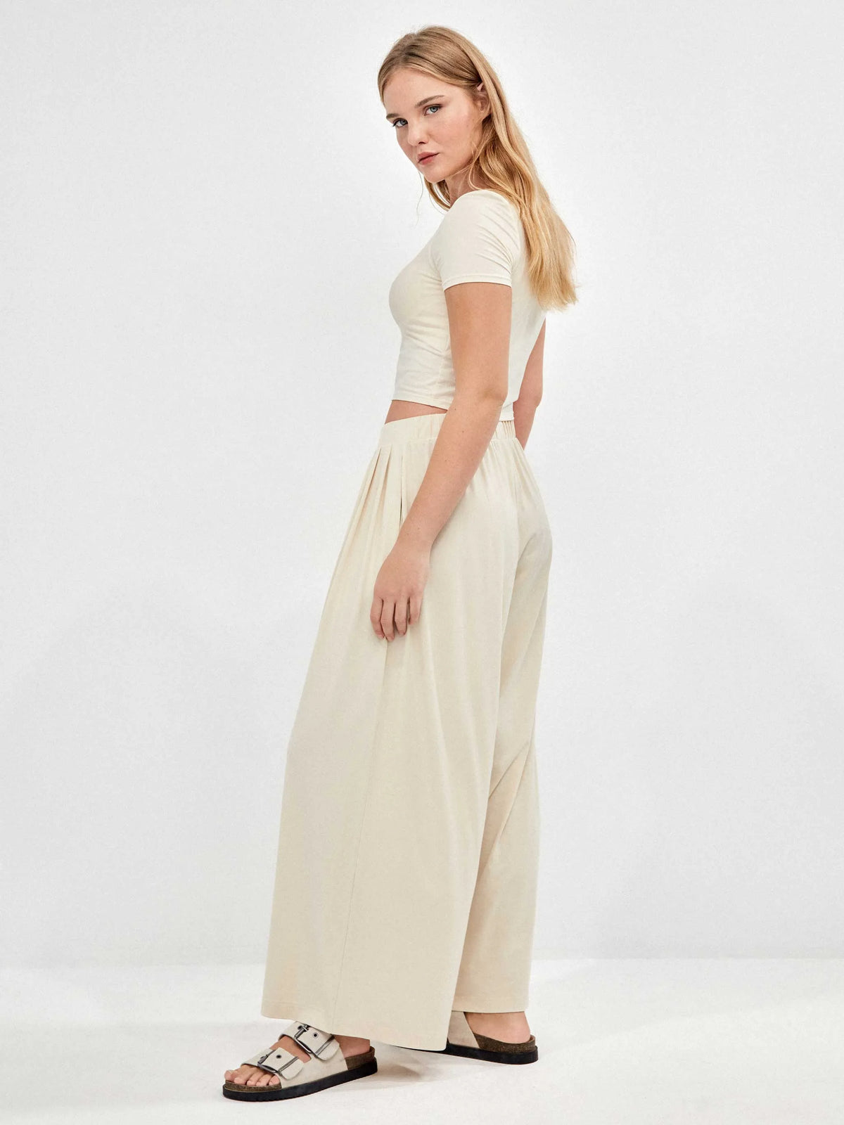 #Color_BEIGE