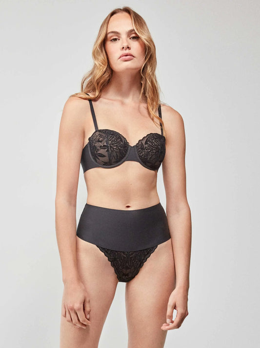 #Color_NEGRO