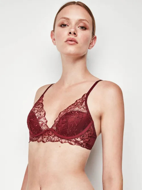 Sujetador bralette con aro y foam en tejido de encaje