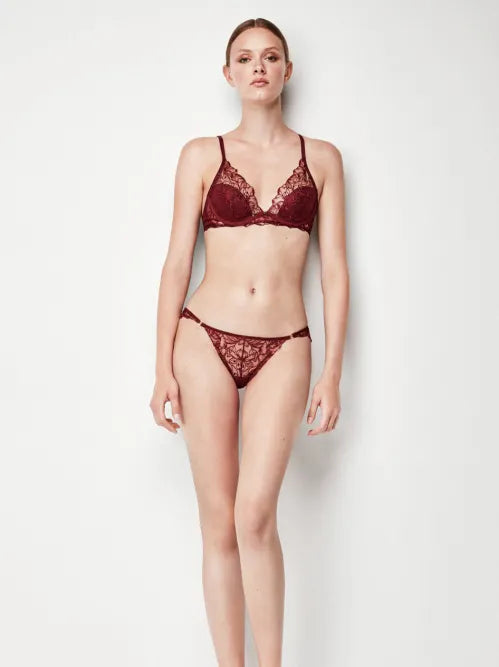 Sujetador bralette con aro y foam en tejido de encaje