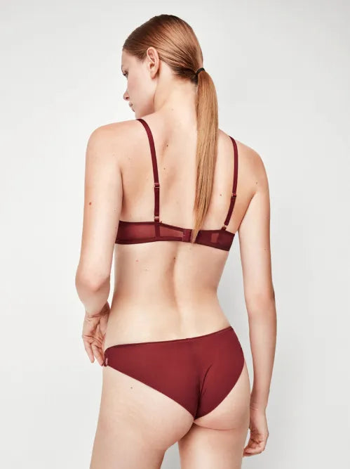 Sujetador bralette con aro y foam en tejido de encaje