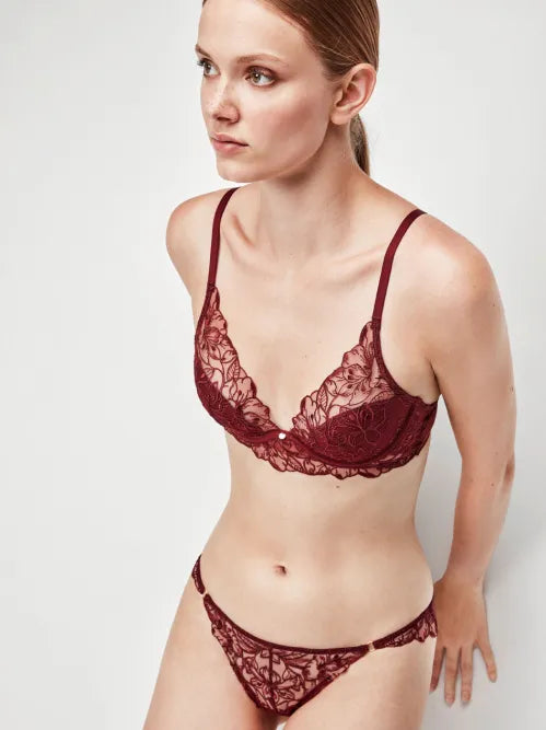 Sujetador bralette con aro y foam en tejido de encaje
