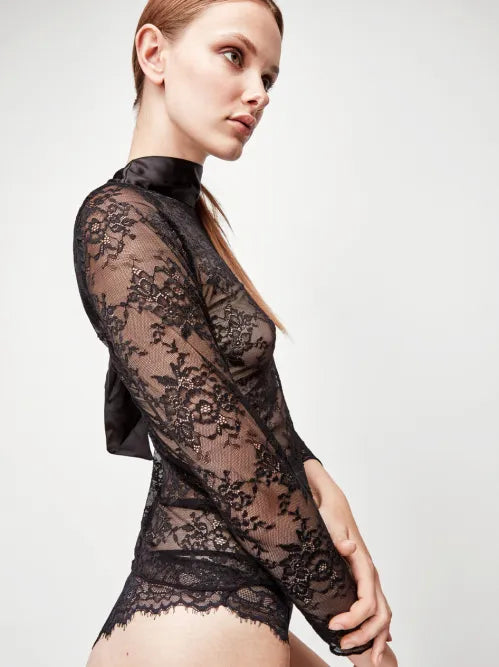 T-shirt en dentelle semi-transparente